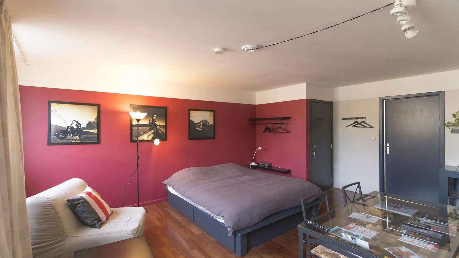 Because The Night City Lodge Antwerpen Frühstückspension